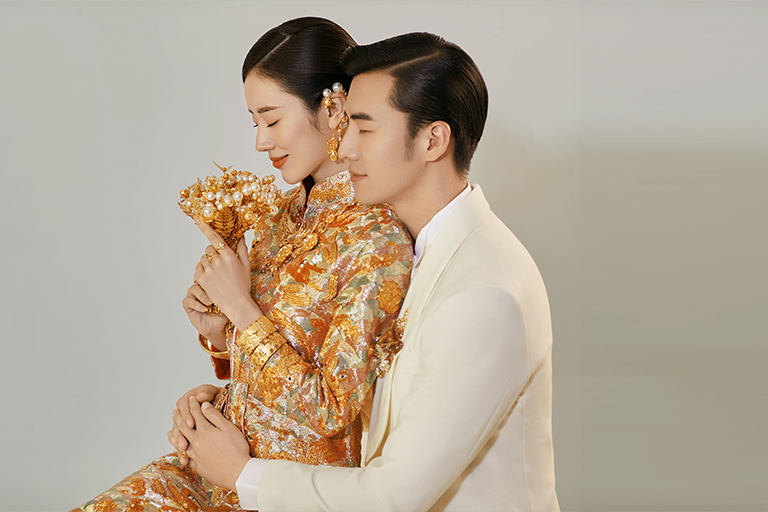 新中式喜嫁婚纱照，中式秀禾温婉端庄